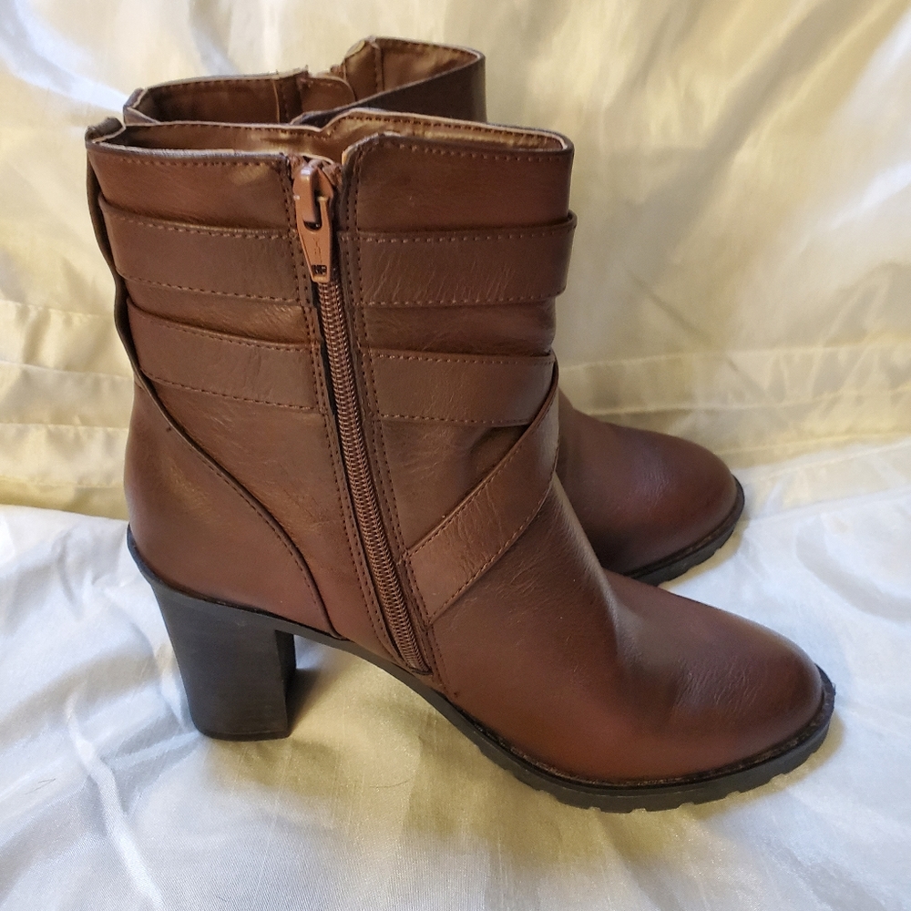 Lifestride Velocity Booties With Memory Foam Size… - image 4